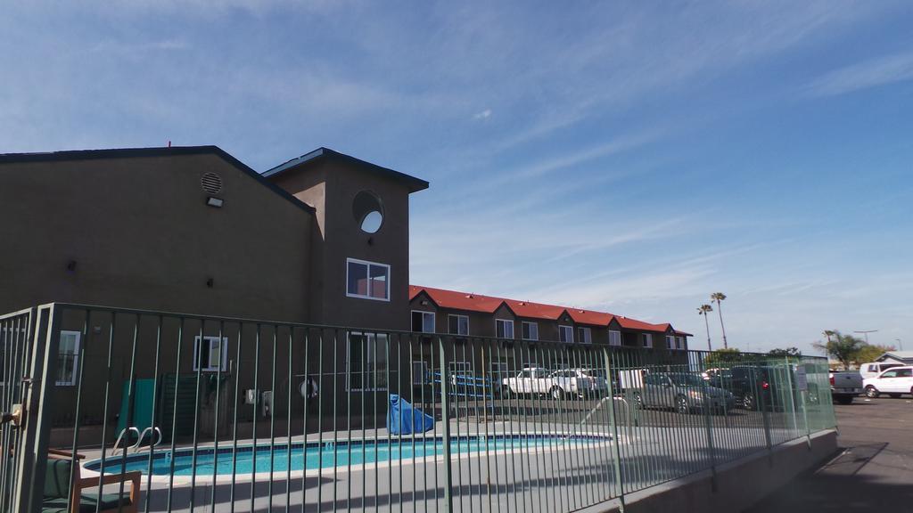 Super 8 By Wyndham San Diego/Imperial Beach Экстерьер фото