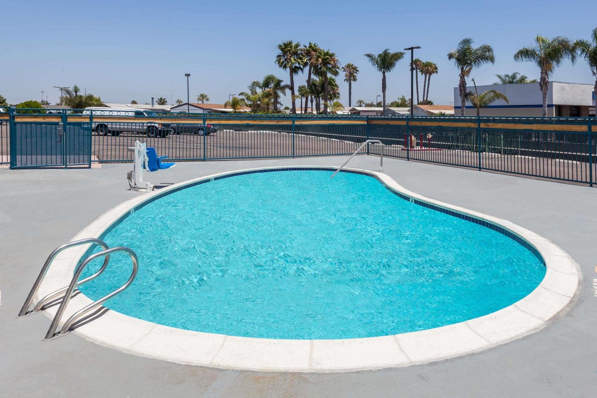 Super 8 By Wyndham San Diego/Imperial Beach Экстерьер фото