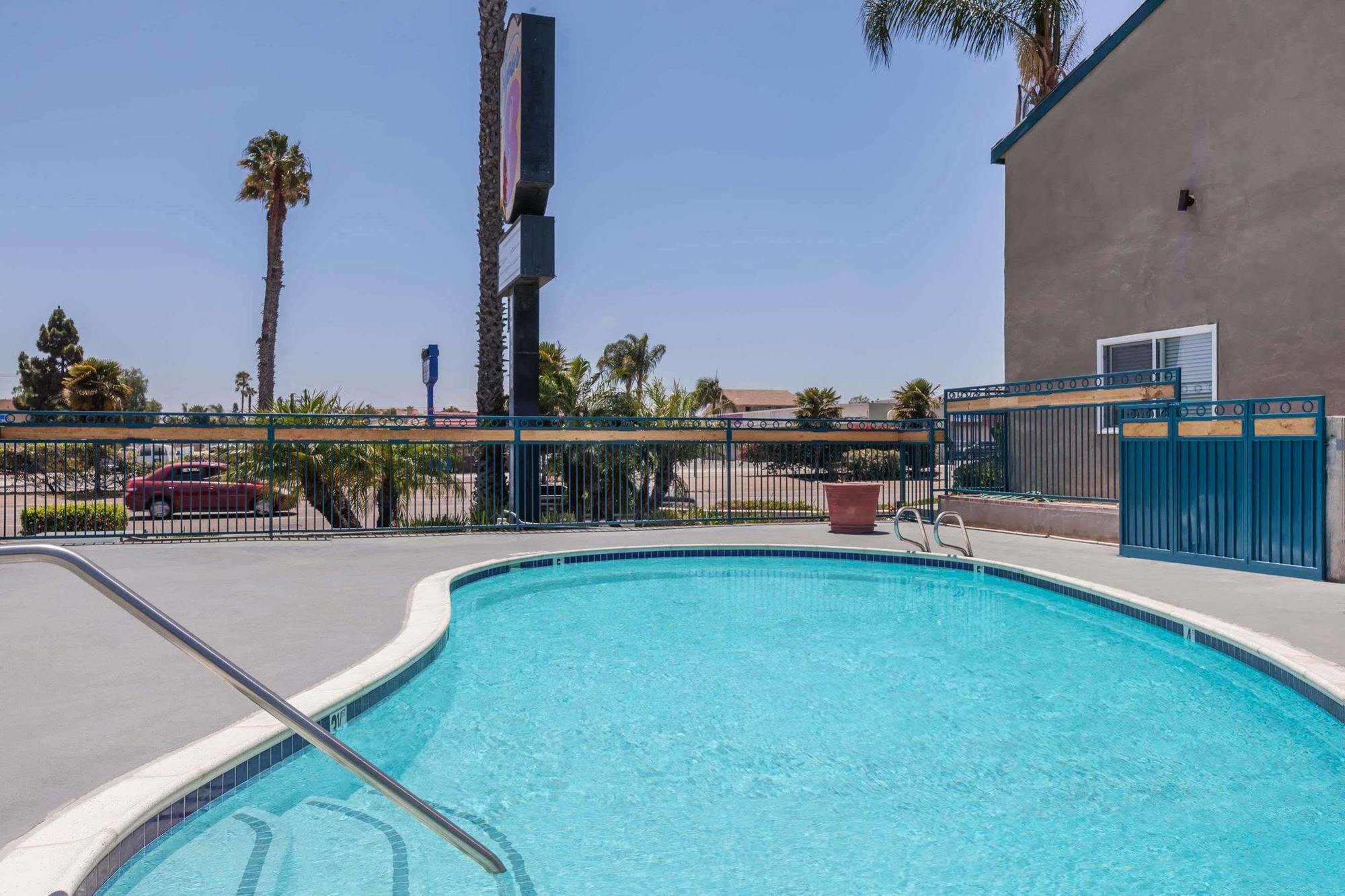 Super 8 By Wyndham San Diego/Imperial Beach Экстерьер фото